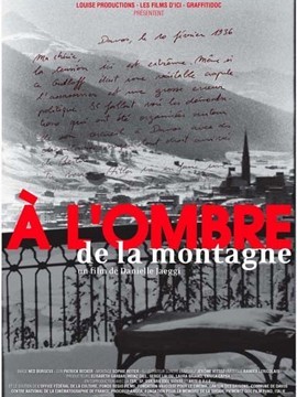 À l'ombre de la montagne